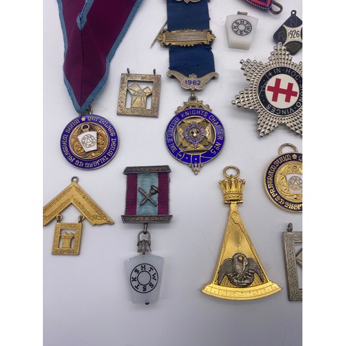 480 - TRAY OF FREE MASONRY MEDALLIONS AND JEWEL'S, ROYAL ARC MARINA LODGE GRAND LODGE OF MARK MASTER MASON... 