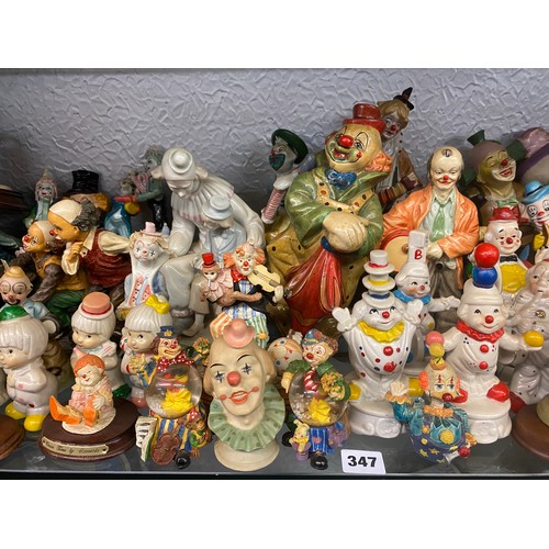 347 - SHELF OF POTTERY AND RESIN CLOWN FIGURE GROUPS