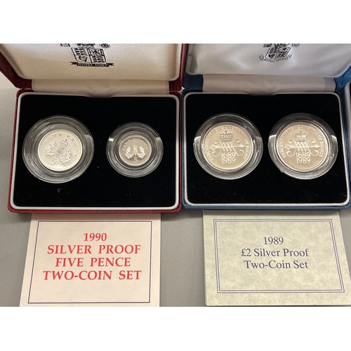 585 - 1989 SILVER TWO POUND PROOF £2 SET, 1986 SILVER COMMEMORATIVE £2 COIN, 1990 SILVER PROOF FIVE PENCE ... 