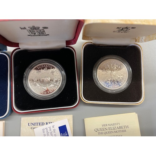 588 - BOXED 1972 CROWN, QUEEN ELIZABETH THE QUEEN MOTHER 80TH BIRTHDAY PROOF CROWN, SILVER PROOF CROWN, SI... 