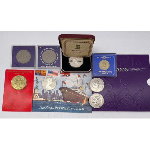 556 - POBJOY MINT SILVER JUBILEE PROOF SILVER ONE CROWN, OTHER COMMEMORATIVE PROOF COINS, CHURCHILL AND OT... 