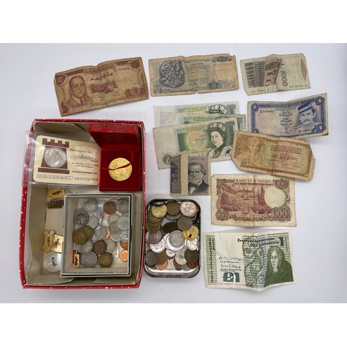 555 - BOX OF WORLD BANK NOTES AND WORLD COINS