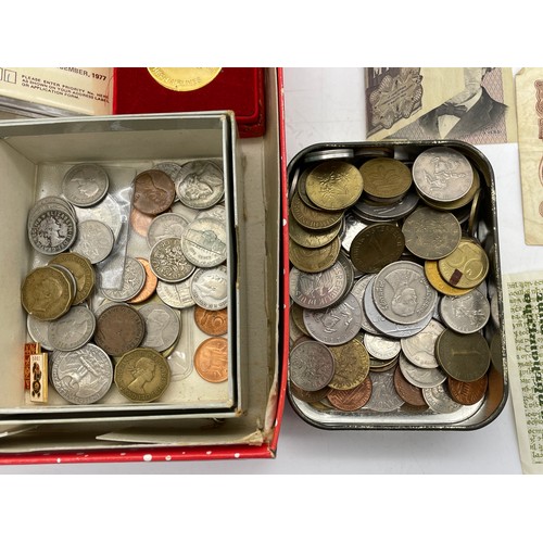 555 - BOX OF WORLD BANK NOTES AND WORLD COINS