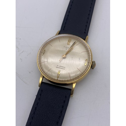 572 - GENTLEMAN’S TIMEX 21 JEWEL WIND WRISTWATCH ON LEATHER STRAP