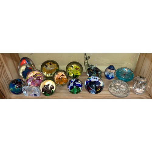 529 - SHELF OF GLASS FLORAL AND ANIMAL DESIGN PAPER WEIGHTS