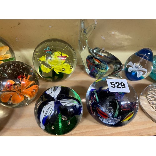 529 - SHELF OF GLASS FLORAL AND ANIMAL DESIGN PAPER WEIGHTS