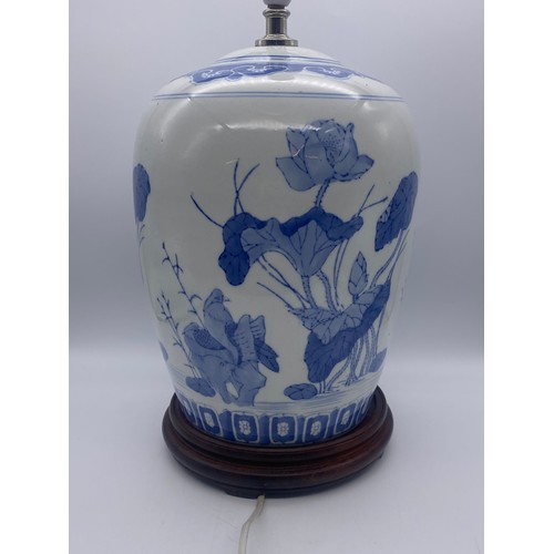 509 - CHINESE BLUE AND WHITE DECORATED OVOID TABLE LAMP ON HARDWOOD BASE