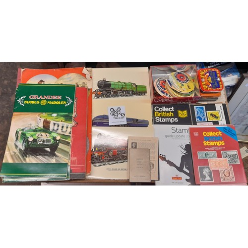 559 - TWO SCRAP BOOKS WITH CIGARETTE AND MATCH COVER LABELS, CHEESE LABELS AND OTHERS, SOME ADVERTISING TI... 