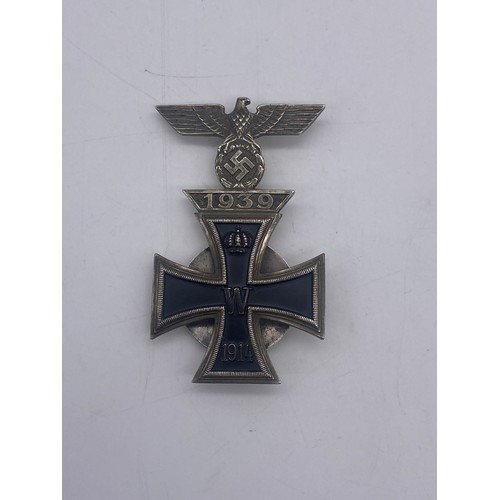 566 - GERMAN MILITARY WWII BELT BUCKLE AND BADGES