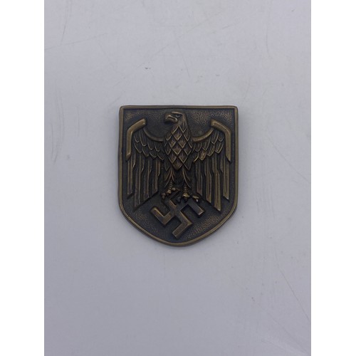 566 - GERMAN MILITARY WWII BELT BUCKLE AND BADGES