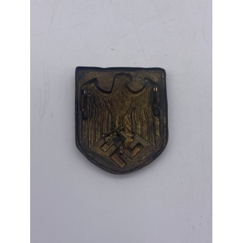 566 - GERMAN MILITARY WWII BELT BUCKLE AND BADGES