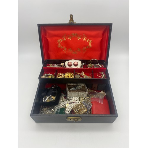 567 - BOX OF VARIOUS COSTUME JEWELLERY INCLUDING BROOCHES, BEADS AND WRISTWATCH