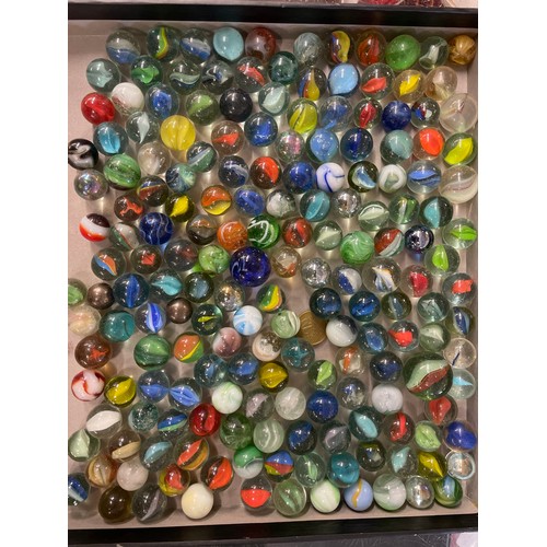 468 - QTY OF GLASS MARBLES