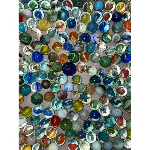 468 - QTY OF GLASS MARBLES