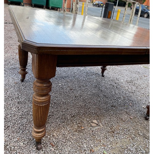 80A - EDWARDIAN EXTENDING DINING TABLE WITH CANTED EDGE ON CHUNKY TAPERED LEGS W105CM L123.5CM