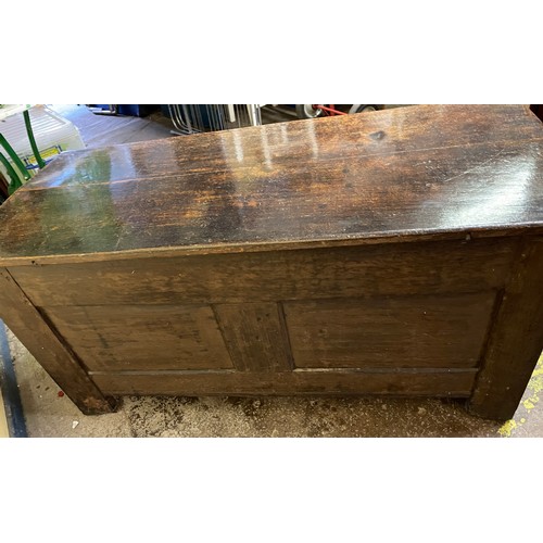 198 - 18TH CENTURY OAK THREE PANEL COFFER CARVED WITH ROUNDELS AND LOZENGES L105.5CM H54.5CM W47.5CM