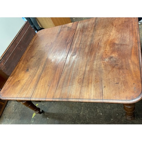 80 - VICTORIAN MAHOGANY EXTENDING DINING TABLE WITH ROUNDED MOULDED EDGE ON TAPERED RING TURNED LEGS WITH... 