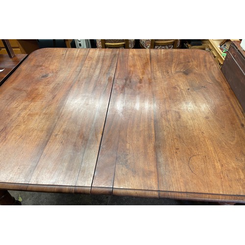 80 - VICTORIAN MAHOGANY EXTENDING DINING TABLE WITH ROUNDED MOULDED EDGE ON TAPERED RING TURNED LEGS WITH... 