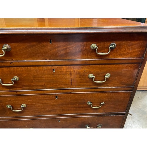 85 - GEORGE III MAHOGANY CADDY TOP CHEST OF FOUR GRADUATED DRAWERS ON BRACKET FEET L94.5CM W51CM H90CM