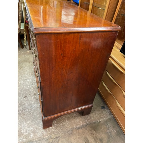 85 - GEORGE III MAHOGANY CADDY TOP CHEST OF FOUR GRADUATED DRAWERS ON BRACKET FEET L94.5CM W51CM H90CM