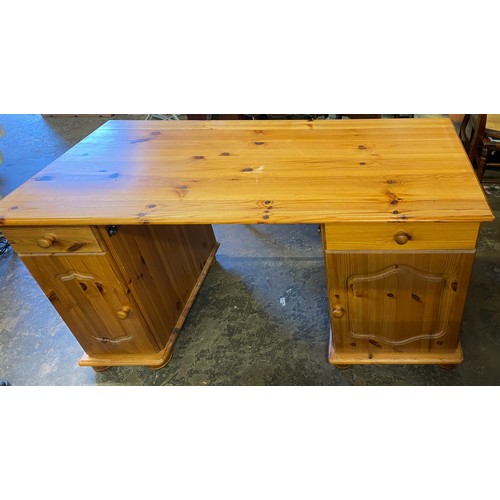 116 - PINE KNEEHOLE DRESSING TABLE WITH SMALL MIRROR