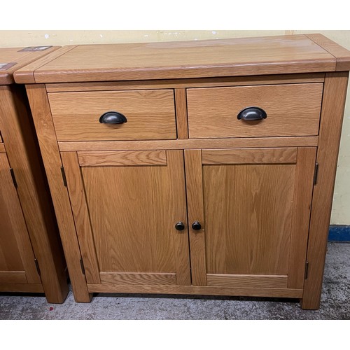 177 - CONTEMPORARY OAK TWO DOOR SIDE CUPBOARD L89CM H84CM W40CM