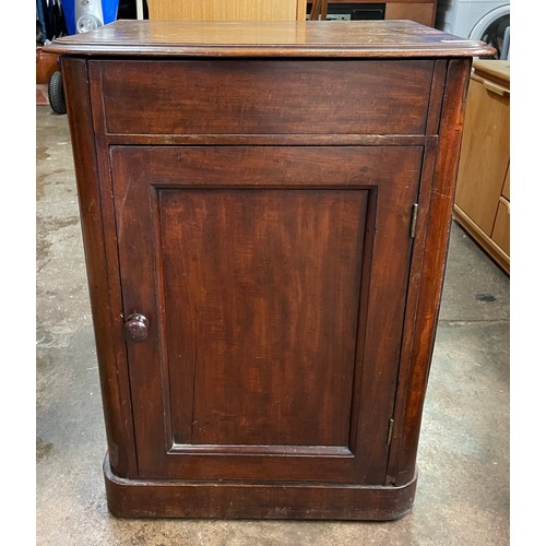 159 - VICTORIAN MAHOGANY POT CUPBOARD ON PLINTH BASE