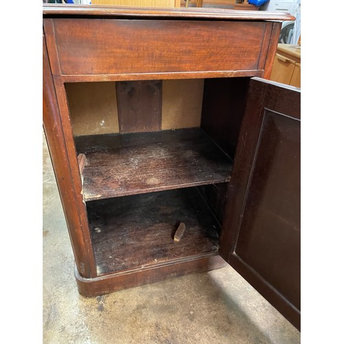 159 - VICTORIAN MAHOGANY POT CUPBOARD ON PLINTH BASE