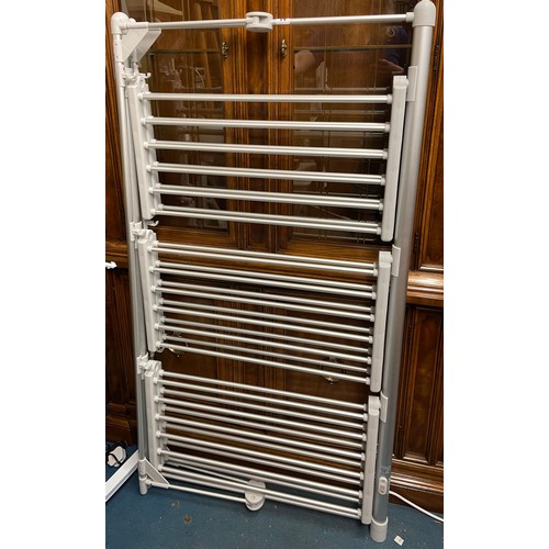 14 - ELECTRIC HEATED FOLDING CLOTHES AIRER