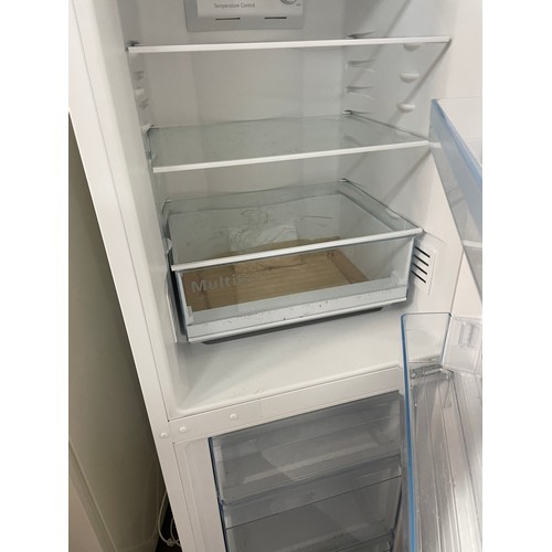 70 - BOSCH UPRIGHT FRIDGE FREEZER