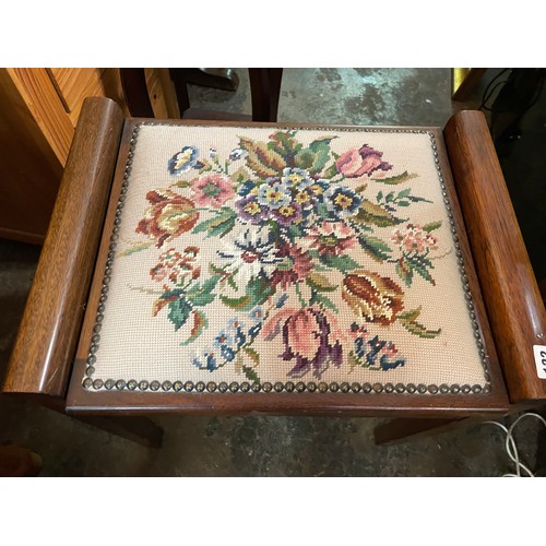 122 - EDWARDIAN UPHOLSTERED OAK PIANO STOOL