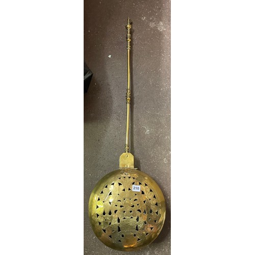 210 - 17TH CENTURY BRASS WARMING PAN WITH WRIGGLEWORK ENGRAVING