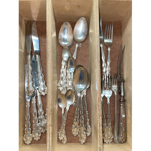 556 - SELECTION OF COMMUNITY PLATED FLATWARE