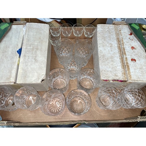 606 - SELECTION OF GLASSWARE