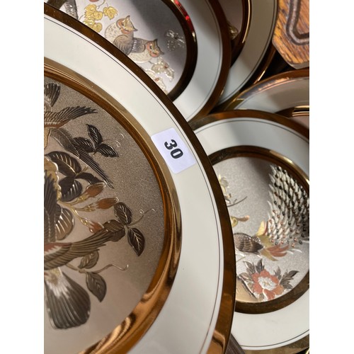 30 - SET OF EIGHT JAPANESE CHOKIN ART DECORATIVE BIRD PLATES