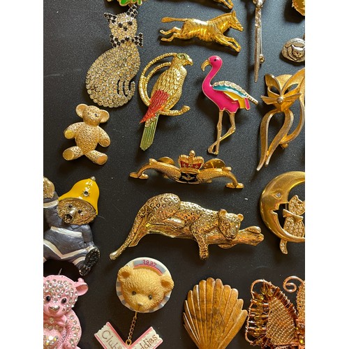 702 - BAG OF VARIOUS PLATED MARCASITE ANIMAL AND OTHER FLORAL BROOCHES