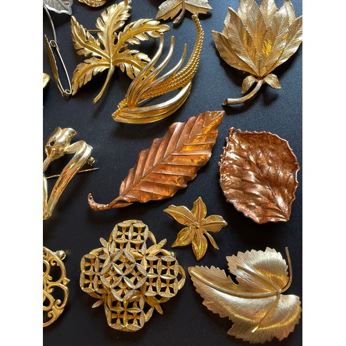 703 - BAG OF VARIOUS PLATED FLORAL SPRAY AND LEAF BROOCHES