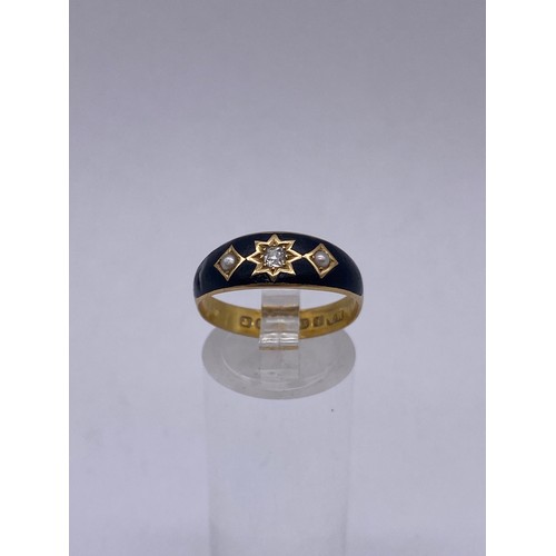 722 - 22CT GOLD BLACK ENAMEL MOURNING RING SET WITH DIAMOND AND TWO SEED PEARLS 4G APPROX