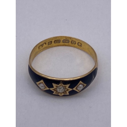 722 - 22CT GOLD BLACK ENAMEL MOURNING RING SET WITH DIAMOND AND TWO SEED PEARLS 4G APPROX