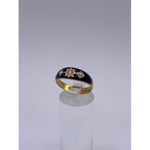 722 - 22CT GOLD BLACK ENAMEL MOURNING RING SET WITH DIAMOND AND TWO SEED PEARLS 4G APPROX