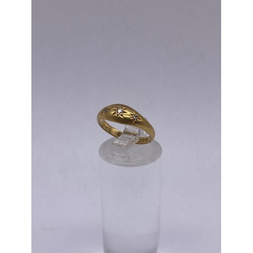 738 - 18CT YELLOW GOLD THREE STONE DIAMOND CHIP GYPSY STYLE RING SIZE J/K 3G APPROX