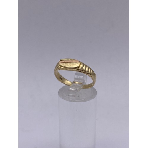 715 - YELLOW GOLD SIGNET RING WITH ROSE GOLD HORIZONTAL BAND STAMPED 585 SIZE R 2G APPROX