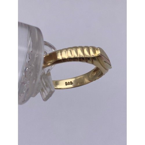 715 - YELLOW GOLD SIGNET RING WITH ROSE GOLD HORIZONTAL BAND STAMPED 585 SIZE R 2G APPROX