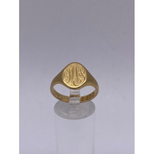 736 - 18CT YELLOW GOLD OVAL SIGNET RING WITH MONOGRAMMED ENGRAVED INITIALS SIZE T 6.2G APPROX