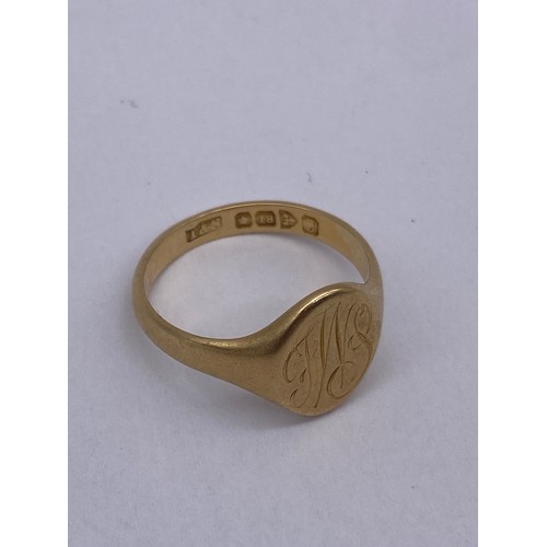 736 - 18CT YELLOW GOLD OVAL SIGNET RING WITH MONOGRAMMED ENGRAVED INITIALS SIZE T 6.2G APPROX