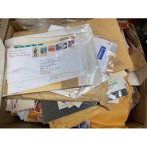 675 - LARGE BOX OF VARIOUS WORLD STAMPS AND AIR MAIL CORRESPONDENCE WITH FRANKED STAMPS