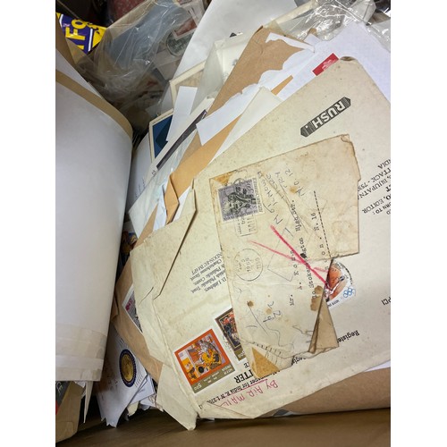 675 - LARGE BOX OF VARIOUS WORLD STAMPS AND AIR MAIL CORRESPONDENCE WITH FRANKED STAMPS