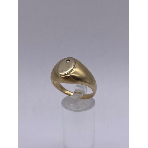 750 - STAMPED 585 SIGNET RING WITH DIAMOND CHIP TO PLATEAU SIZE X 11G APPROX