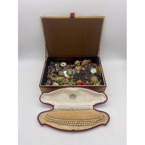 691 - MIRRORED JEWELLERY BOX CONTAINING STRAND OF LOTUS CULTURED PEARLS, VARIOUS BEADS, A DECORATIVE ENAME... 