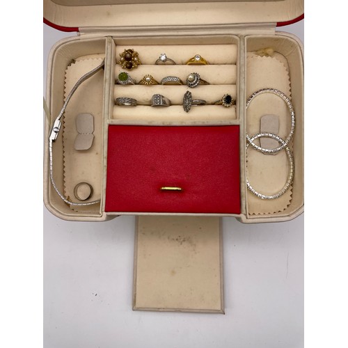 768 - RED AND CREAM TRAVELLING VANITY CASE JEWELLERY BOX CONTAINING MARCASITE AND CLUSTER DRESS RINGS AND ... 